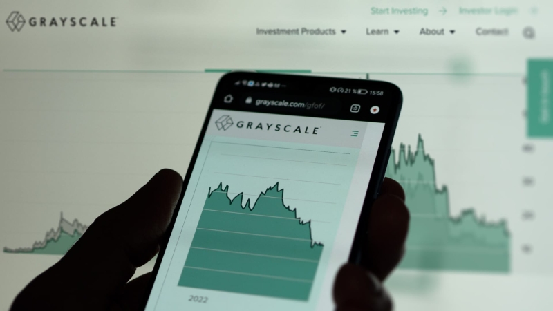 Grayscale ETF Outflows Slow Down, as BlackRock’s IBIT Takes in $15 Billion in Cash