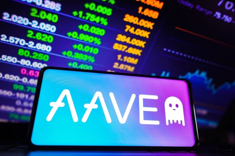 AAVE, LINK, AVAX Spearhead Altcoin Rally in the middle of Trump’s Crypto Buying